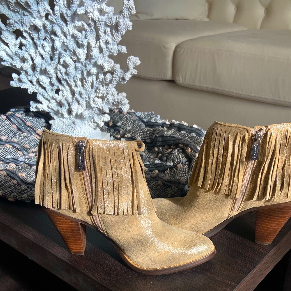 NWOT- Jessica Simpson booties